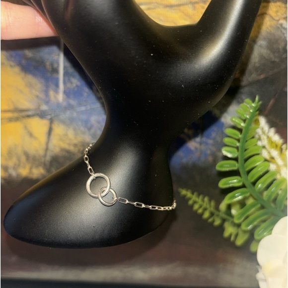 925 Sterling Silver Dainty Chain Bracelet with Interlocking Circles - Picture 5 of 6